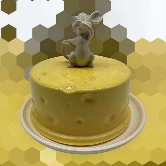Cheese Dome In The Shape Of A Cheese Wheel w/Mouse Eating a Slice As a Handle - Picture 3 of 16